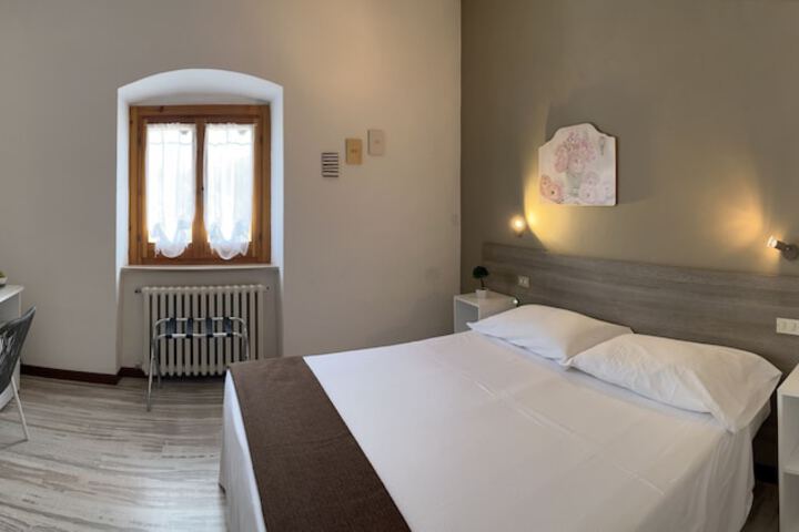 Room 11 of 39