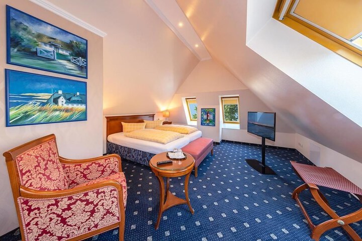 Room 2 of 40