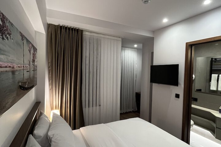 Room 2 of 21