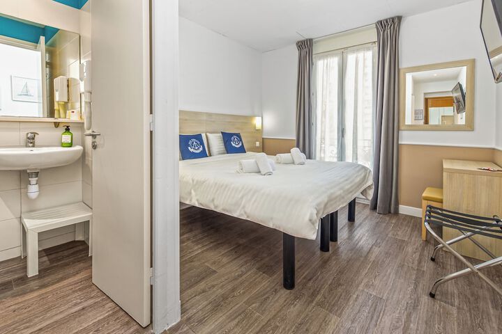 Room 12 of 30