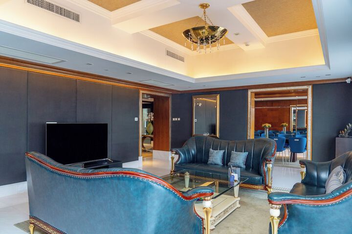 Room 25 of 127