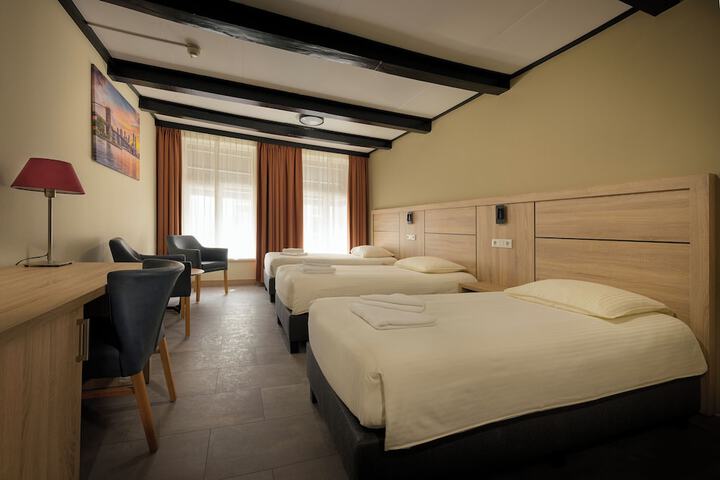 Room 7 of 37