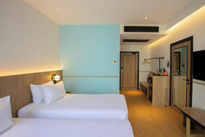 Room 28 of 180