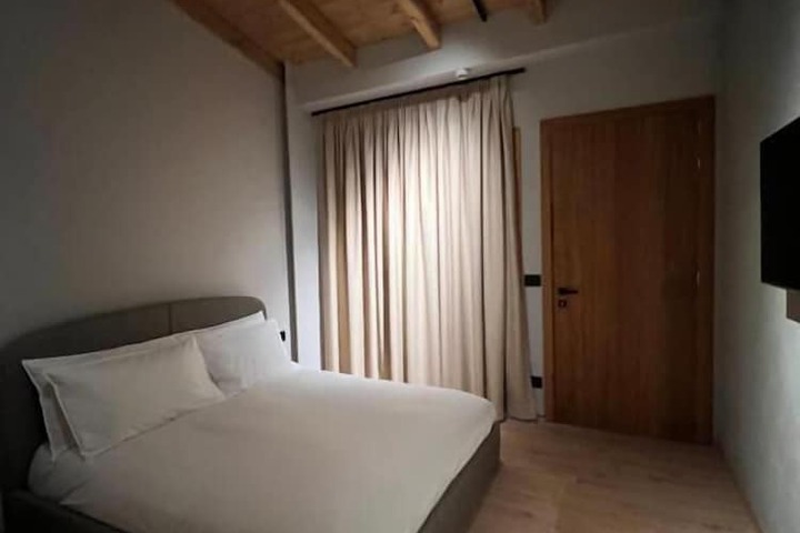 Room 50 of 93