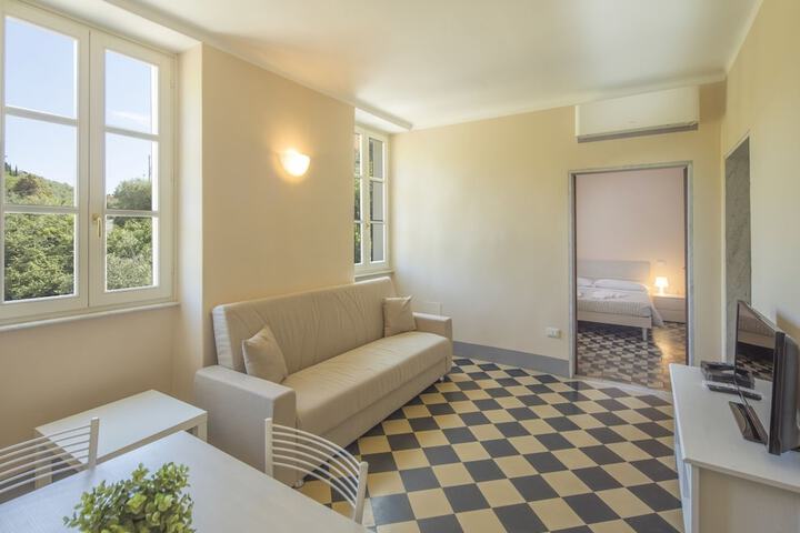 Lounge 60 of 81