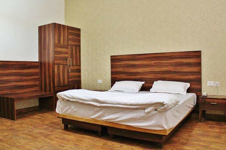 Room 7 of 19