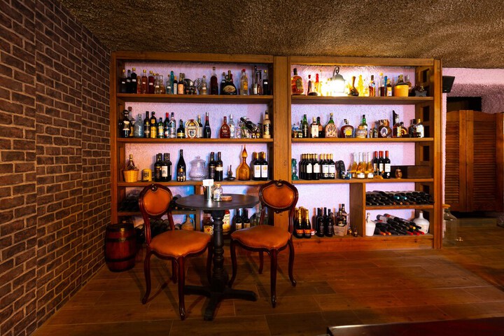 Lounge 113 of 123