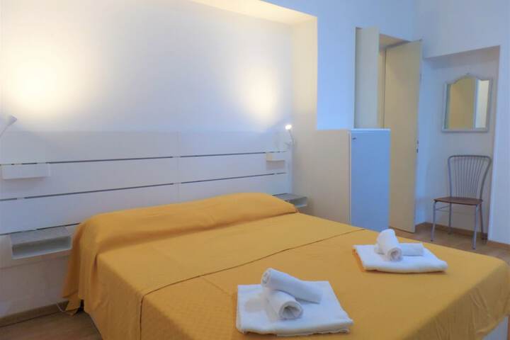 Room 3 of 20