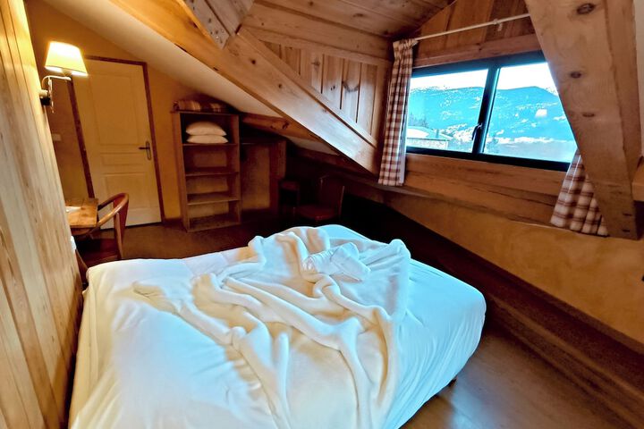 Room 7 of 25