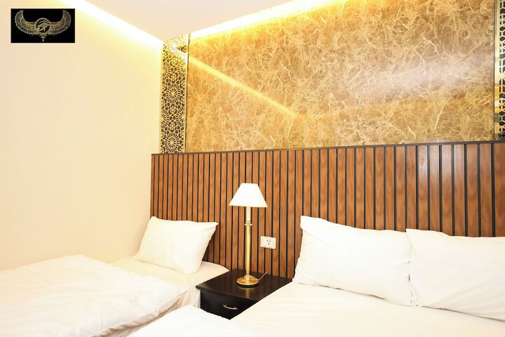 Room 40 of 177