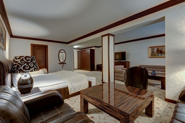 Room 33 of 85