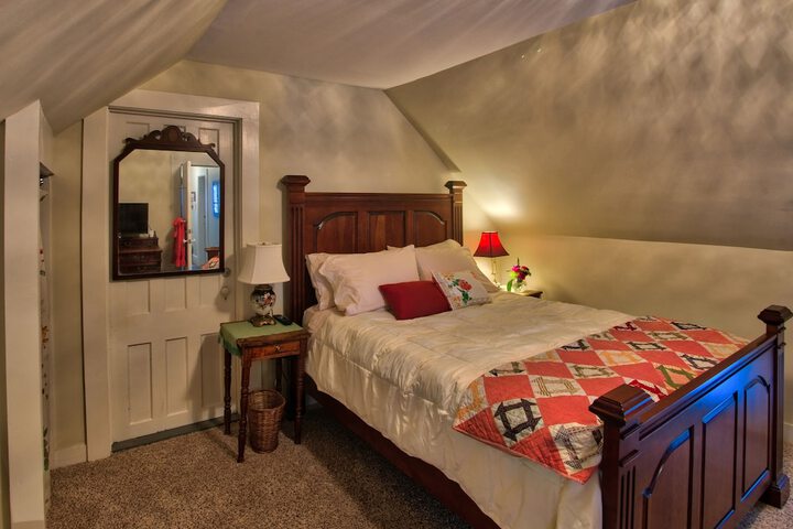 Room 3 of 33
