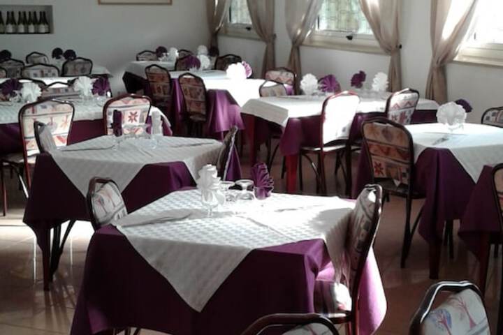Dining 3 of 8