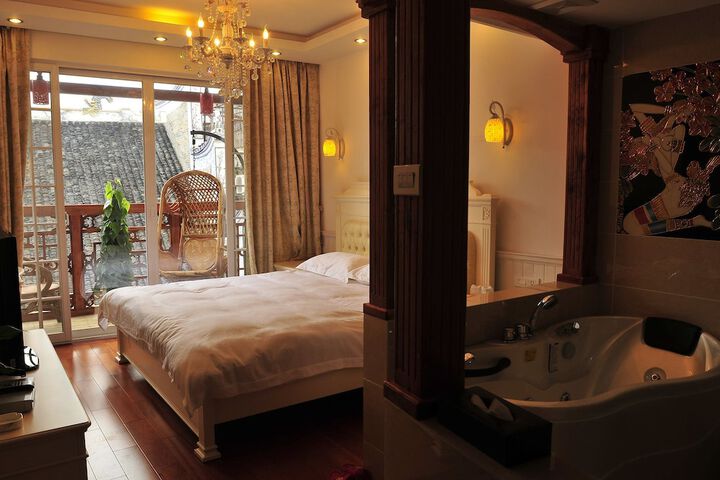 Room 11 of 26