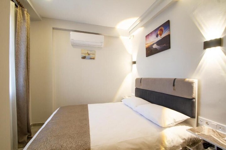 Room 4 of 51