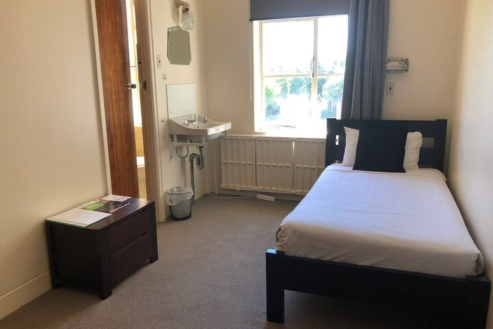 Room 6 of 51