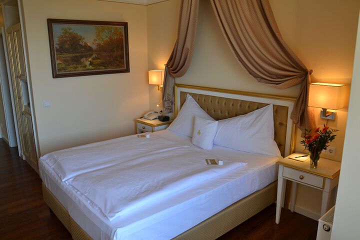 Room 7 of 68