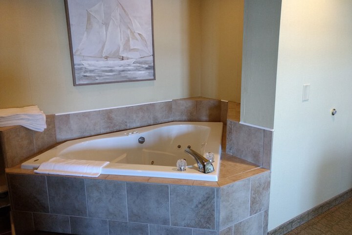 Hot Tub 38 of 49