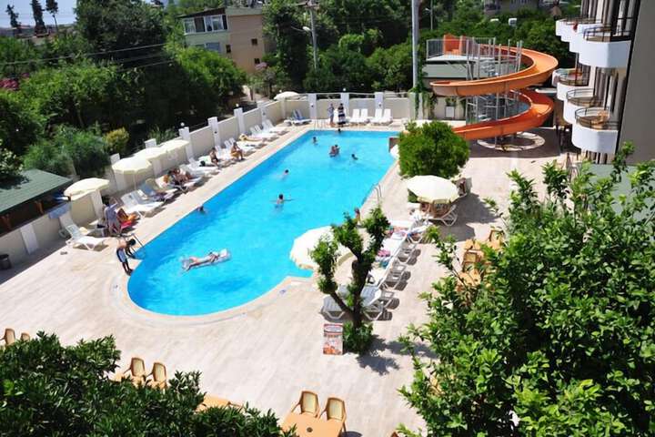 Pools & Facilities
