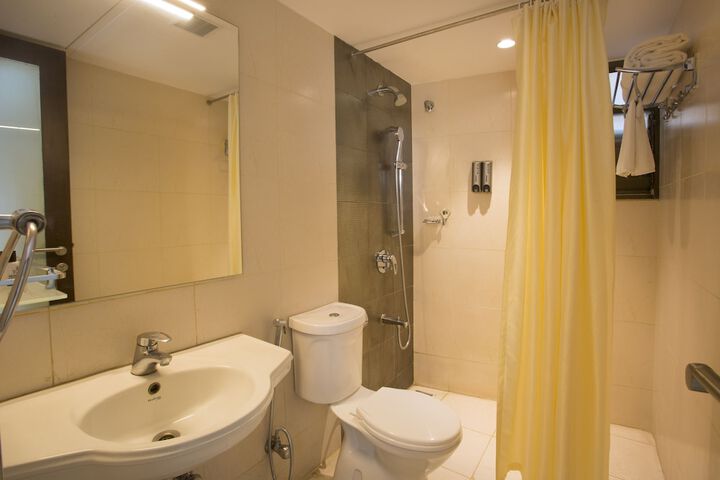 Room 6 of 10