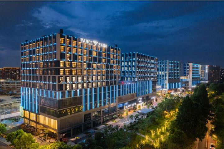 Vans Hotel (East Railway Station Airport Road Branch)