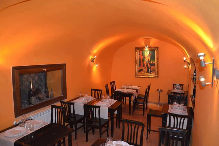 Dining 11 of 22
