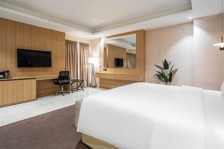 Room 7 of 28