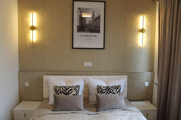 Room 9 of 15
