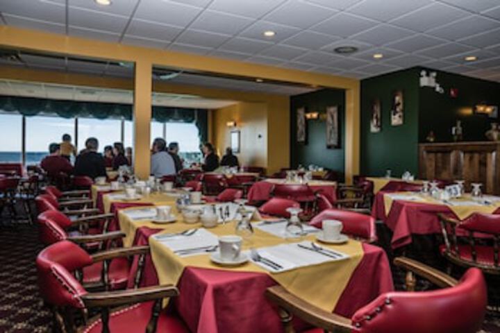 Dining 82 of 141