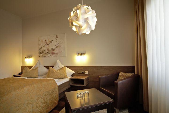 Room 2 of 58