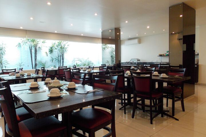 Dining 33 of 43