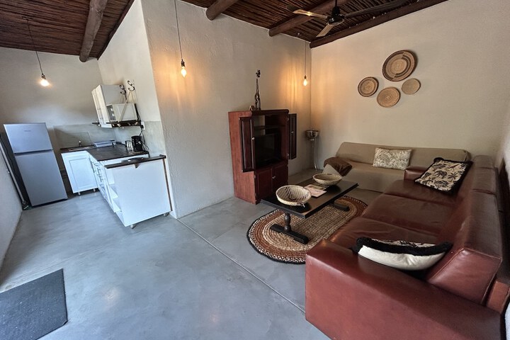 LEADWOOD TREE SAFARI LODGE - Hoedspruit 695 Hardekool Straat 1380