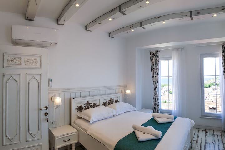 Room 10 of 52