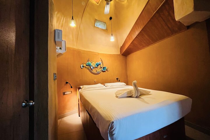 Room 2 of 10