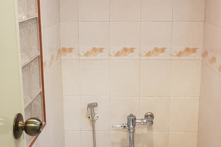 Room 4 of 16