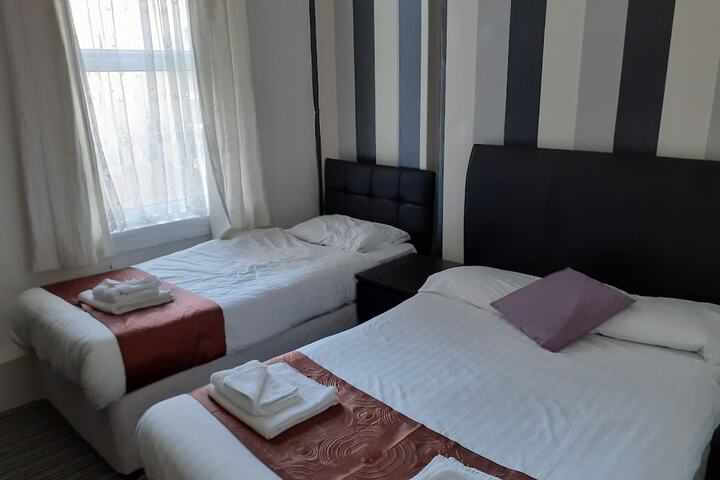 Room 10 of 42