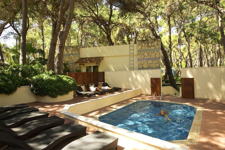 Pool 18 of 102