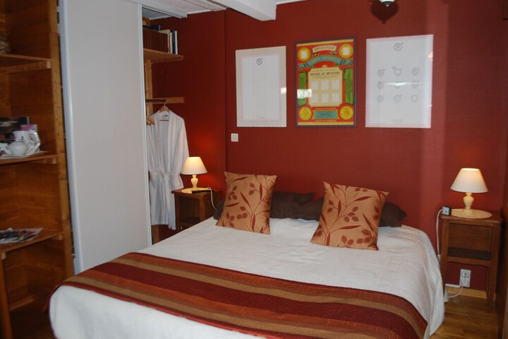 Room 4 of 90