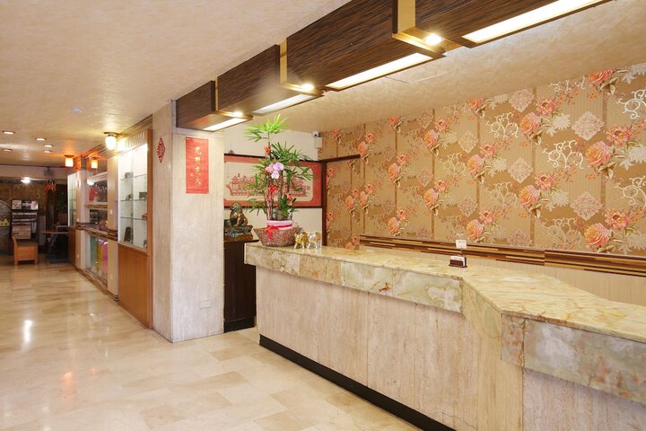 Check-in/check-out kiosk