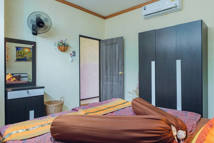 Room 8 of 196