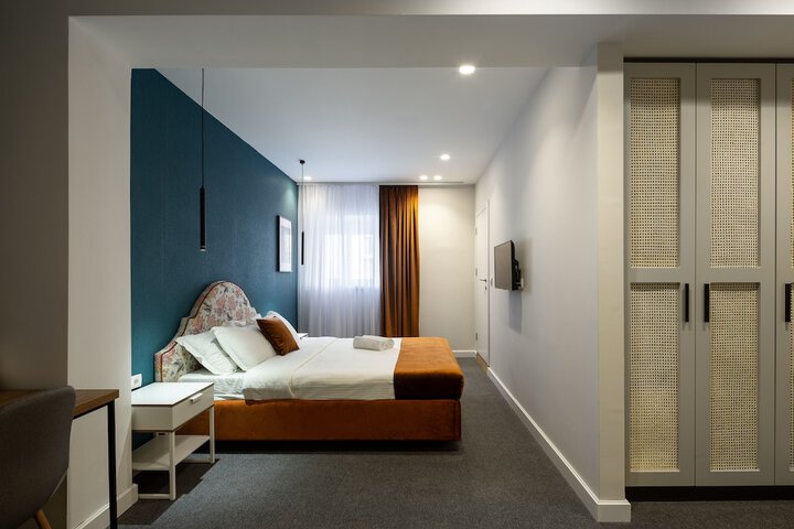 Room 12 of 110