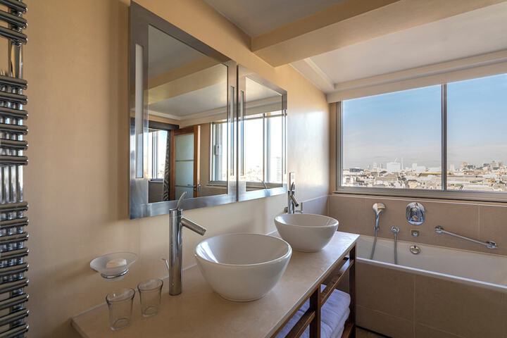 Room 73 of 114