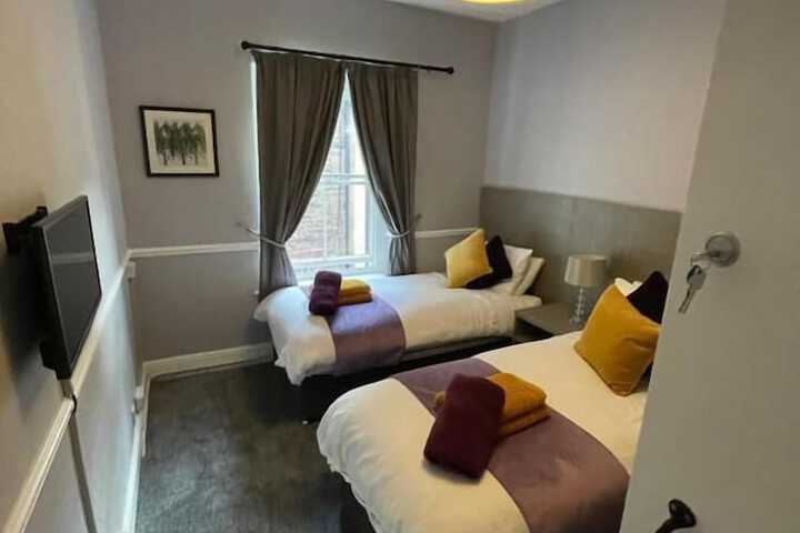 Room 13 of 27