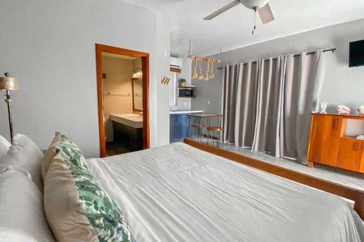 Room 8 of 84