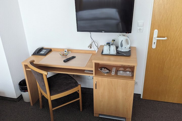Room 15 of 34