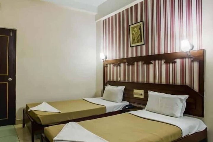 Room 4 of 7