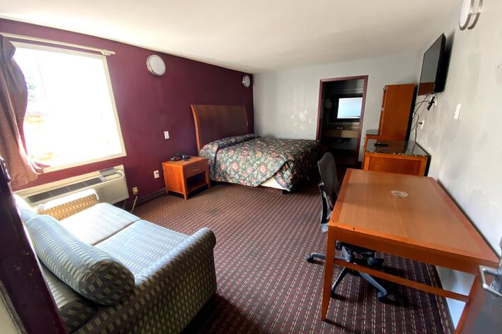 Room 11 of 13