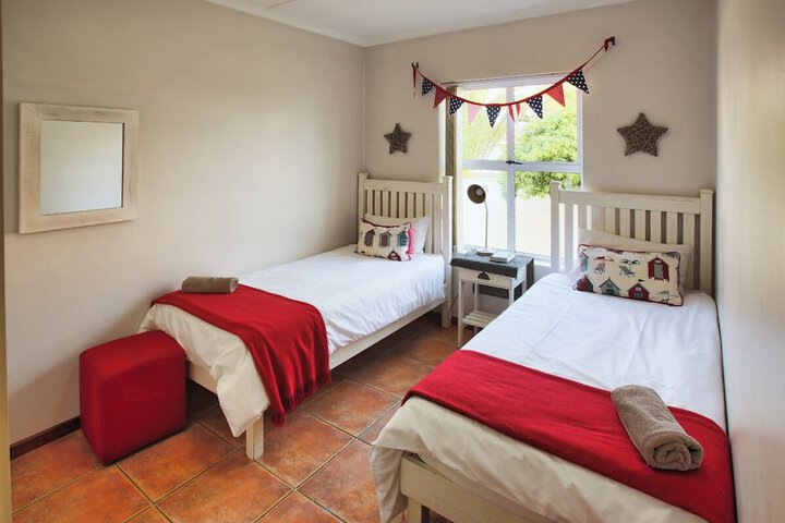 Room 5 of 33