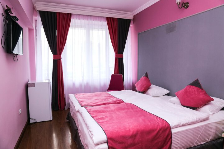 Room 3 of 48
