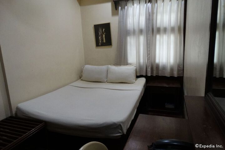 Room 5 of 83